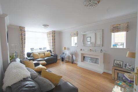 LOUNGE1.jpg