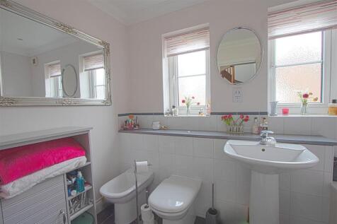 MAIN BATH copy.jpg