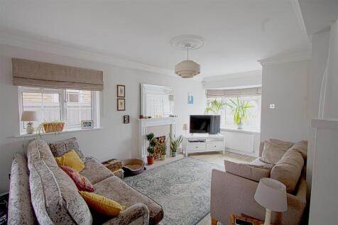 LOUNGE 3.jpg
