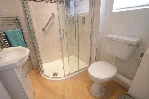 SHOWER ROOM.jpg