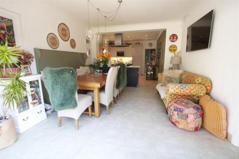KITCHEN BREAKFAST ROOM