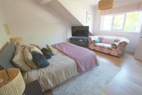 BEDROOM 1.jpg