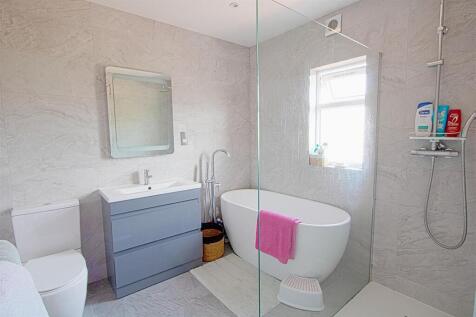 main bath .jpg