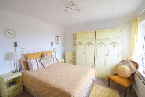 bed1.jpg