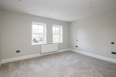 BEDROOM R 1ST f.jpg