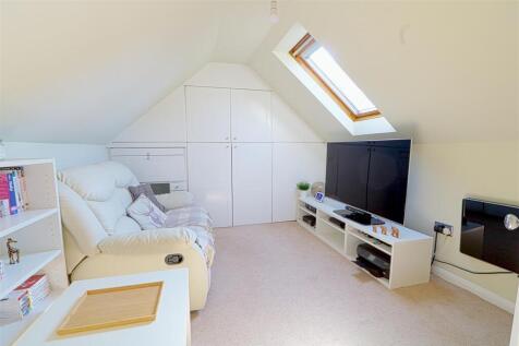 LOFT ROOM .jpg