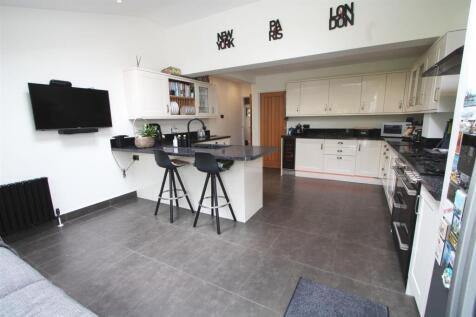 KITCHEN1.jpg