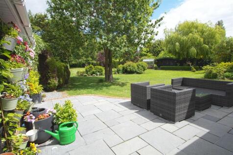 PATIO.jpg