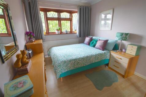 BEDROOM 1.jpg