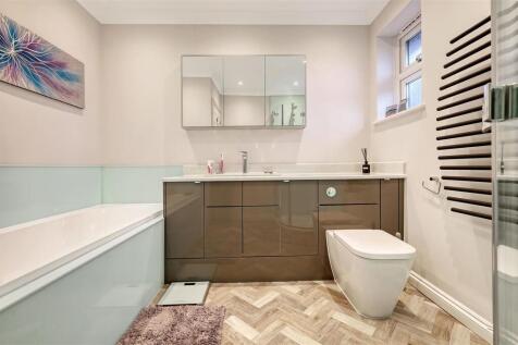 family bathroom.jpeg