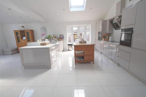 KITCHEN1.jpg