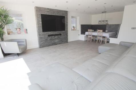LOUNGE1.jpg
