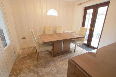 DINING ROOM.jpg
