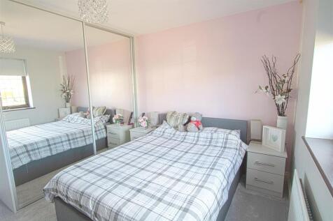 FRONT R BED 2 .jpg