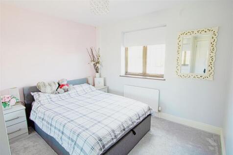 FRONT r bED.jpg