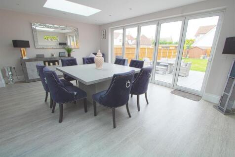 DINING AREA.jpg