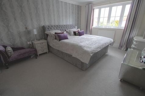 MASTER BEDROOM .jpg