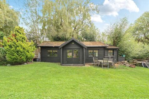 DETACHED GARDEN CABIN