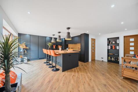 MAIN KITCHEN