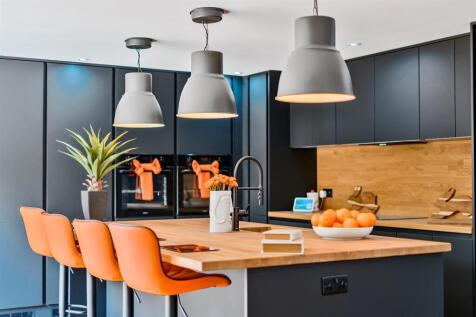 MAIN KITCHEN