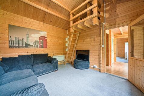 DETACHED GARDEN CABIN