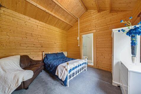 DETACHED GARDEN CABIN
