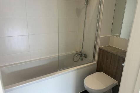 Aston House bathroom.JPG