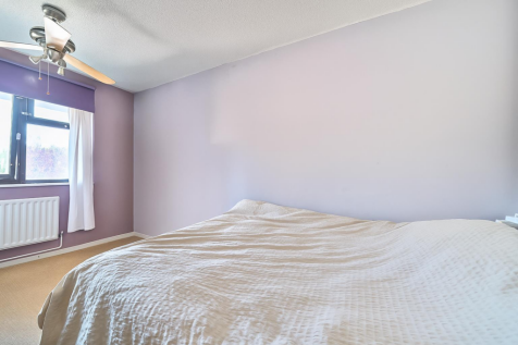842cc3b0-b842-4ec6-aa27-de672b685b6a main bedroom.