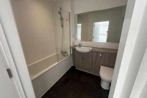 bathroom 24 Aston House.JPG