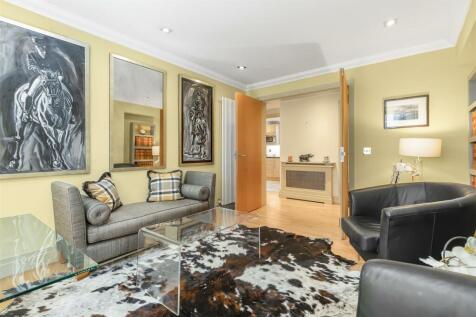 Gladstone Court - Reception