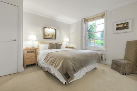 Gladstone Court - Principle Bedroom