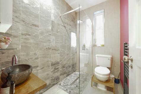 Bathroom - Cambridge Mansions
