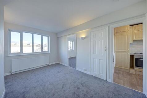 flat 32 coleman court 1567 rec kit.jpg