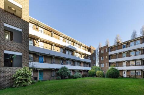 flat 32 coleman court 1567 rear extl.jpg