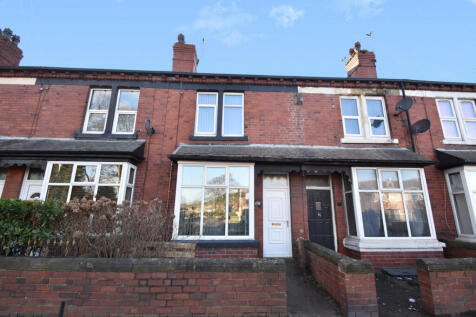 THREE BEDROOM MID TERRACE PROPERTY LOCATED ON LEE