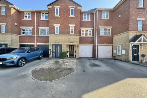 4 Bedroom Town House for Sale