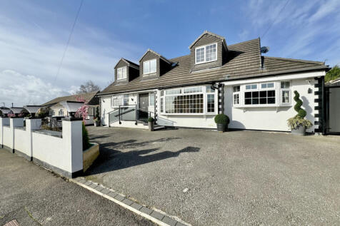 6 Bedroom Bungalow for Sale