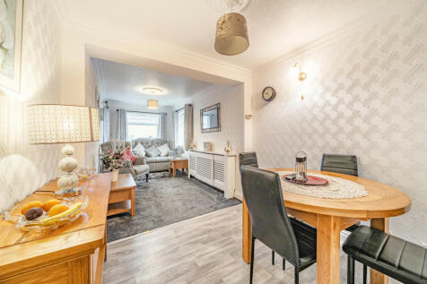 Bedroom/Dining Room
