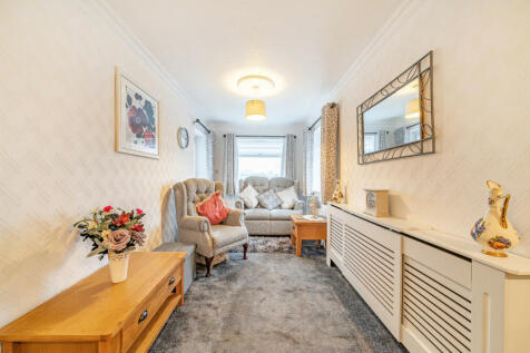 Bedroom/Dining Room
