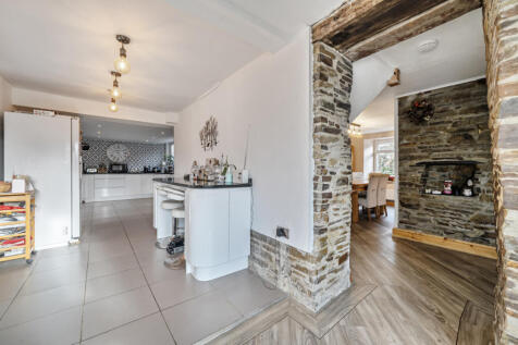 1363707-3-68e4de9...