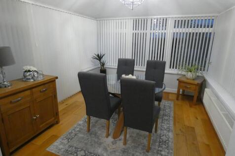 Conservatory/Dining Area