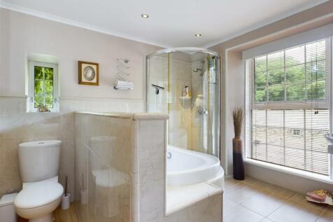 Family Bathroom.