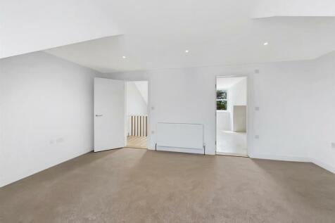 Master and En Suite.