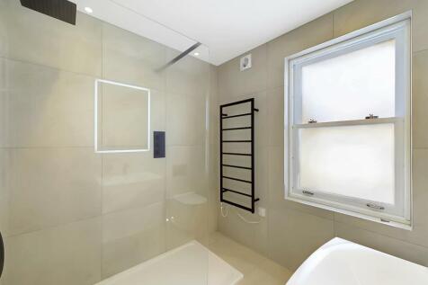 Shower Room En Suite.