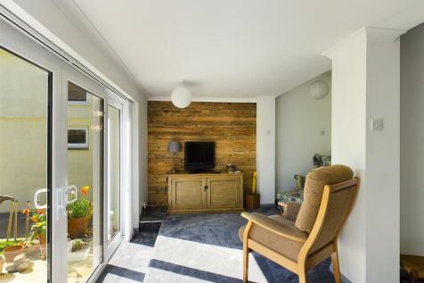 Sitting room rear.jpg