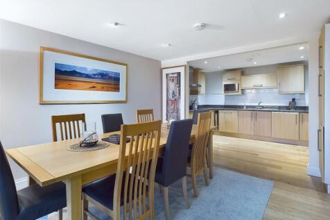 Kitchen Diner.