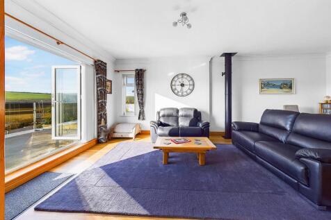 First Floor Lounge and View.