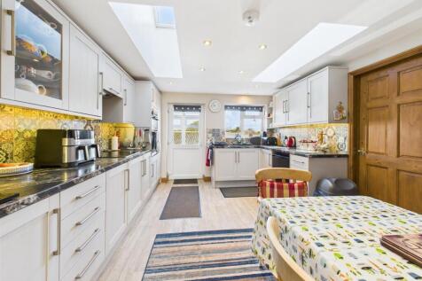 Kitchen diner to porch.jpg