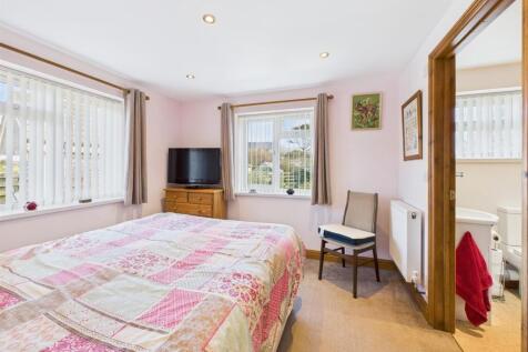 Bedroom 1.jpg