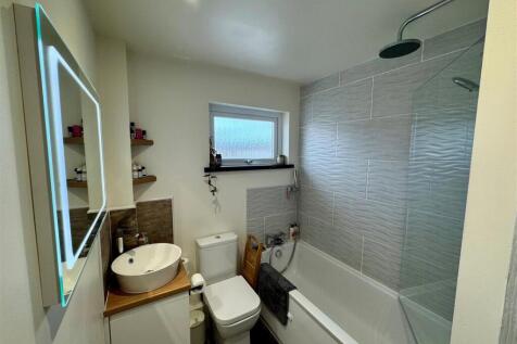 14 Bramble Close Bathroom